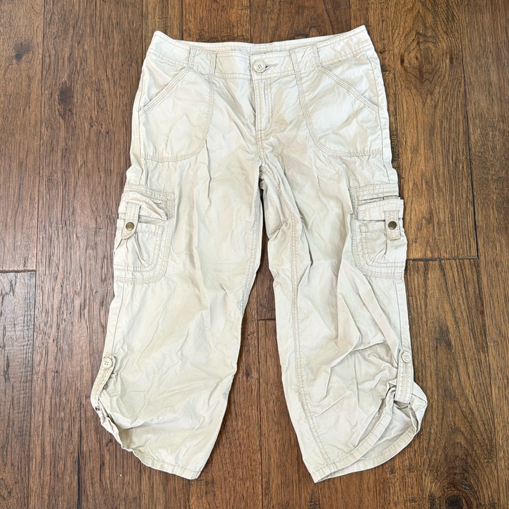 Creme cargo capri pants, size: 8
